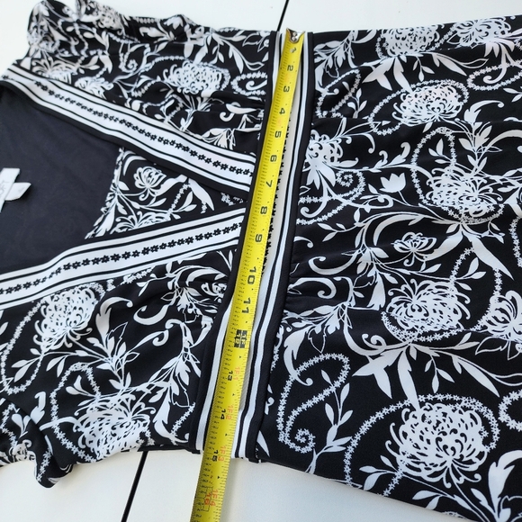Ann Taylor LOFT Shift Dress Floral Cap Sleeve Empire Waist Black White Stretch 6 - Picture 15 of 16